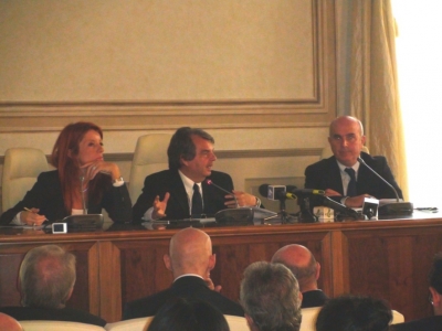 Ministro Brunetta presenta con la collega Brambilla 
